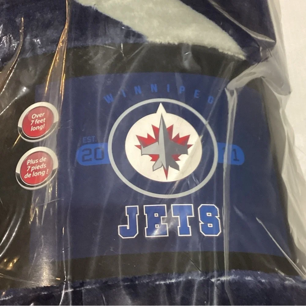 NHL Winnipeg Jets Jumbo Sized Plush Blanket 66" x 90" Officially Licensed - Picture 2 of 6